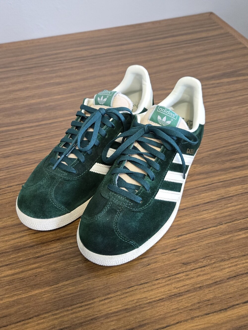 Adidas Gazelle Suede Sneakers in Dark Green GY7338 Womens 7.5/Mens 6.5 FLAW